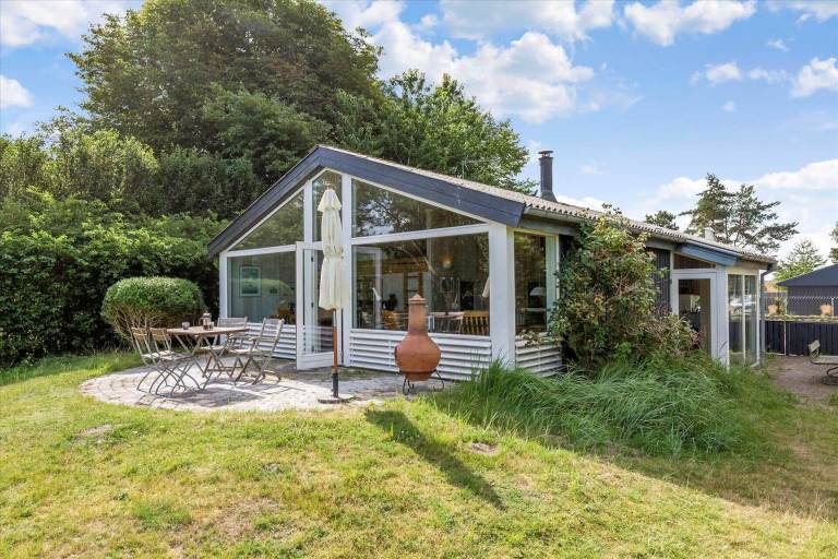 Fully equipped pleasant vacation home with patio, sauna & barbecue | Sea view | Beach nearby | Pet-friendly — photo 2