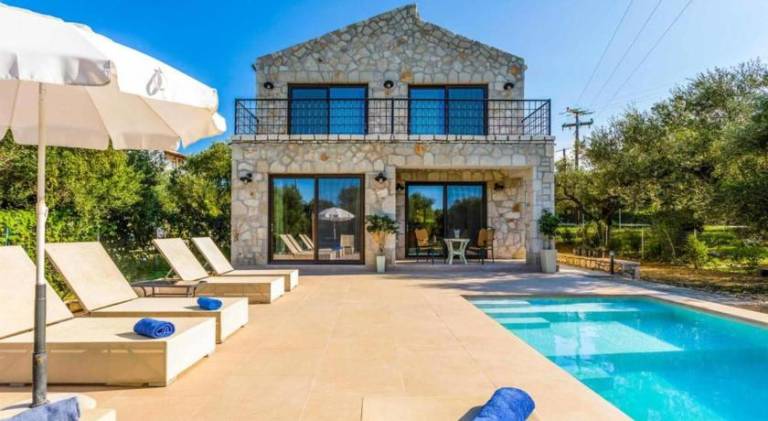 Villa with yard, terrace & grill in Zakynthos