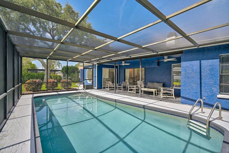 House with private pool & grill | City view — photo 5