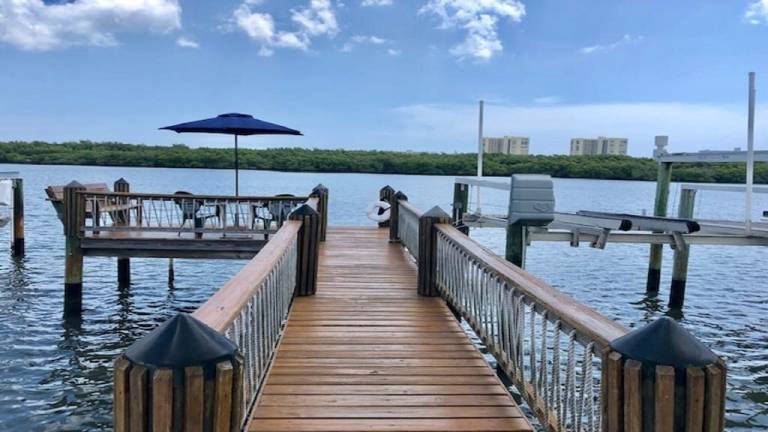 Charming House 3/2 on Waterway in Nettles Island Resort near Beach, Pools & Fun! — photo 2