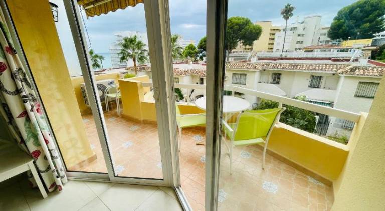Holiday apartment with terrace, garden & pool — photo 5