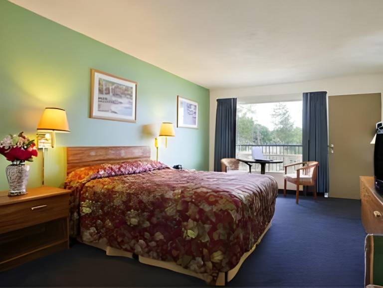 Lakeview Inn Centralia — photo 2