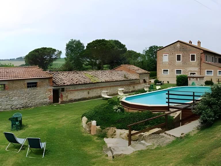 Farm with pool, barbecue & yard in Pienza