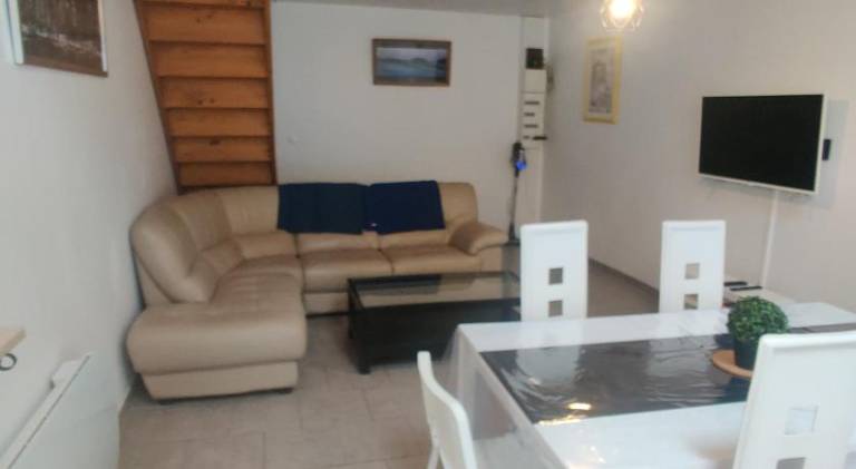 Holiday apartment with 3 rooms for 6 persons in Montargis