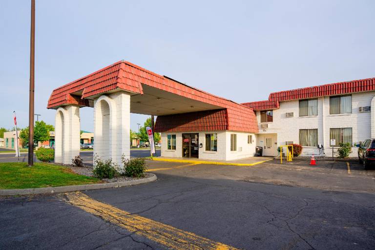 HERMISTON INN & SUITES in Hermiston, OR