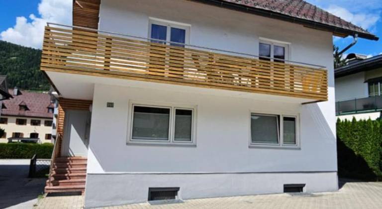 Apartment with yard & patio — photo 4