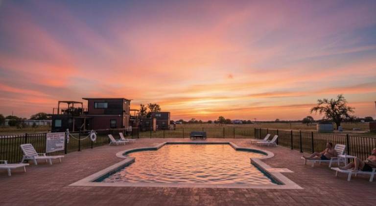 Vacation home with pool | Pet-friendly — photo 3