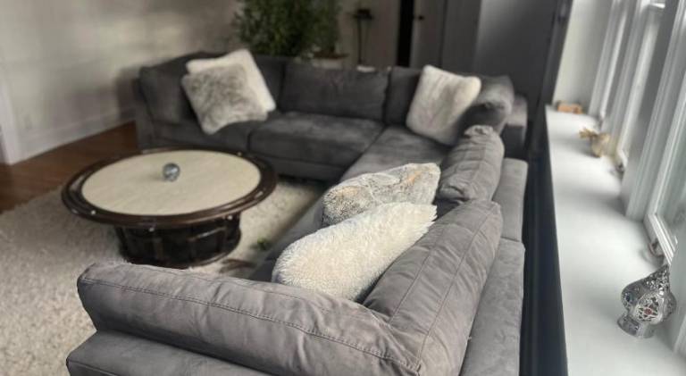 Fully equipped beautiful vacation home with patio | Pets allowed — photo 2