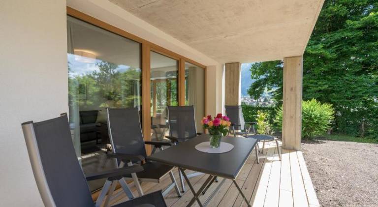 Apartment with terrace & yard — photo 4