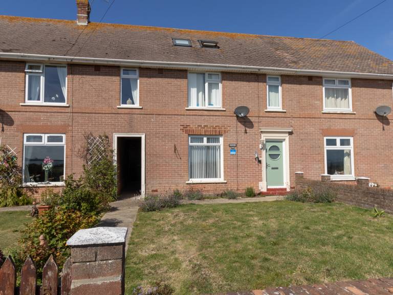 Children-friendly pleasant cottage with yard | Beach view | Close to the beach | Pet-friendly in Weymouth