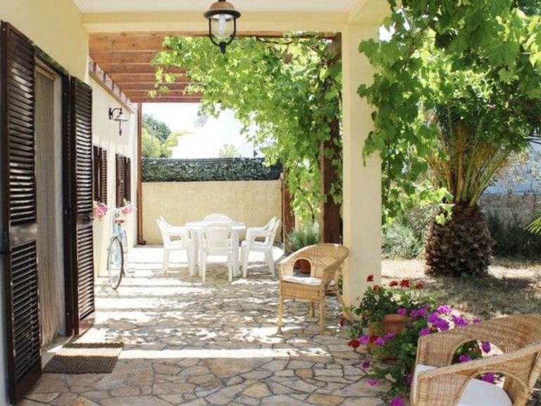 Vacation home with barbeque & garden in Franca
