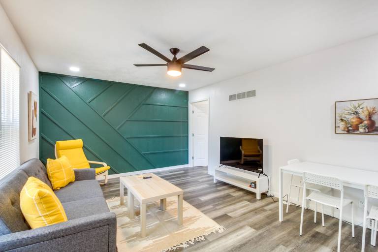 Pet Friendly Overland Park Condo with Pool Access