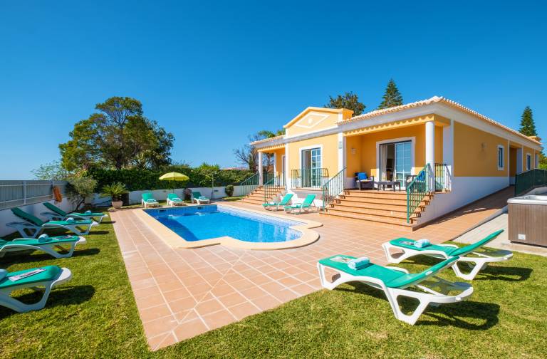 Villa with garden, barbeque & private pool — photo 2