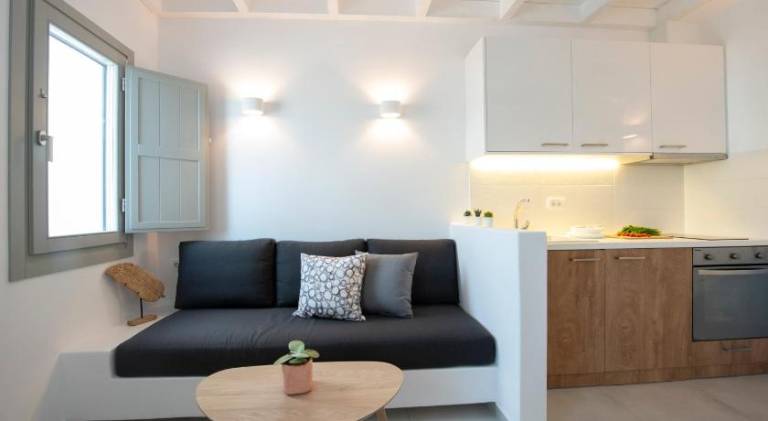 Serviced apartment with pool, patio & hot tub — photo 5