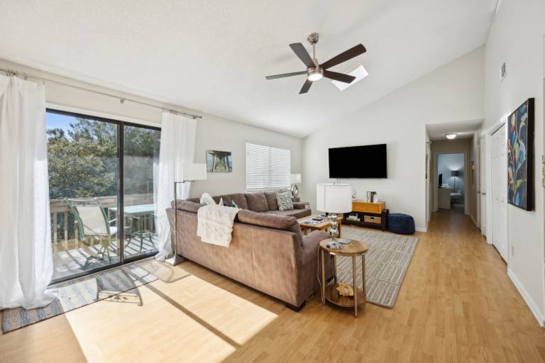 Fully equipped pleasant condo with pool & BBQ | Pets allowed — photo 4