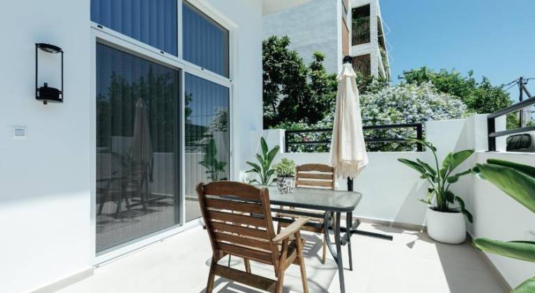 Apartment with terrace — photo 4