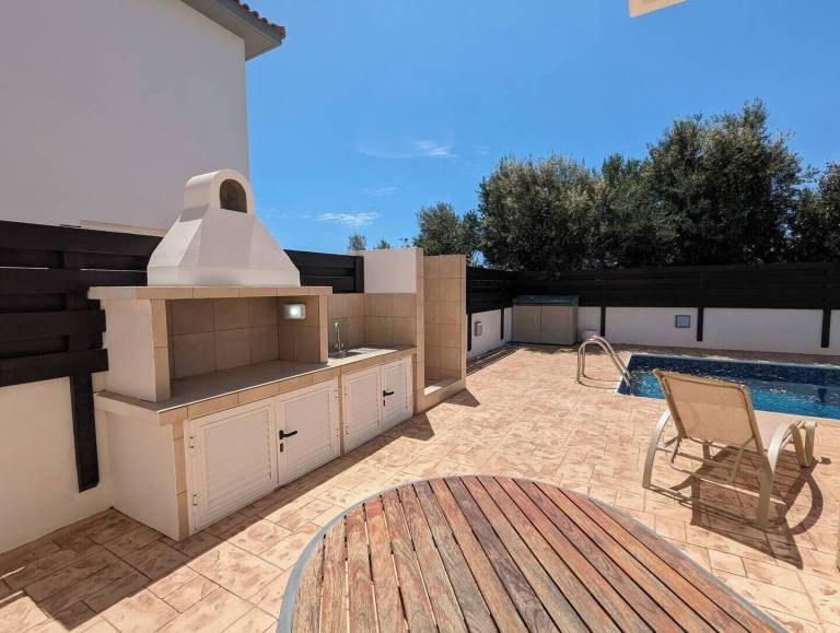 Villa Paralimni