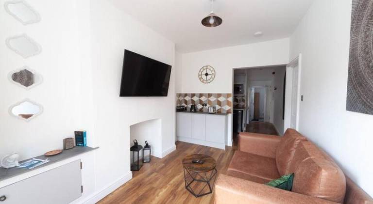 Beautiful 7 bed home, ideal for groups, sleeps 11! — photo 5