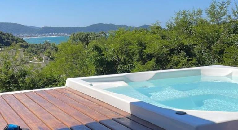 Nice vacation home with hot tub | Beach nearby | Pets allowed in Bombinhas