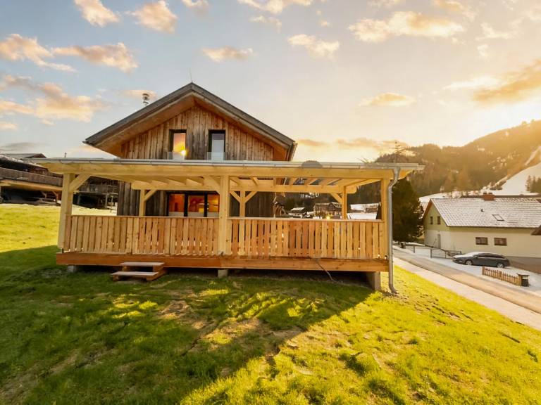 Chalet on the ski slopes with sauna and hot tub — photo 2