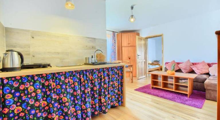 Apartment with garden, barbecue & patio — photo 4