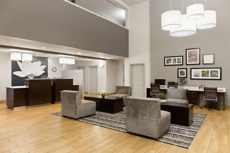 La Quinta Inn & Suites by Wyndham Spokane Valley — photo 3