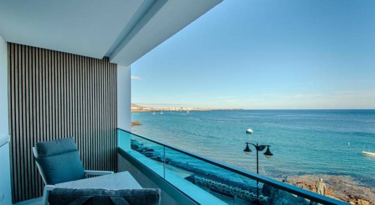 Apartment with patio | Beach nearby | Suitable for remote work | Pets are welcome — photo 2
