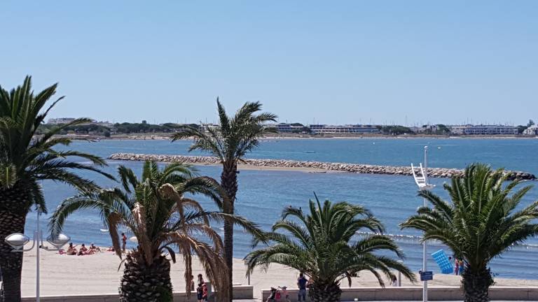 Rental apartment with patio | Beach view — photo 2