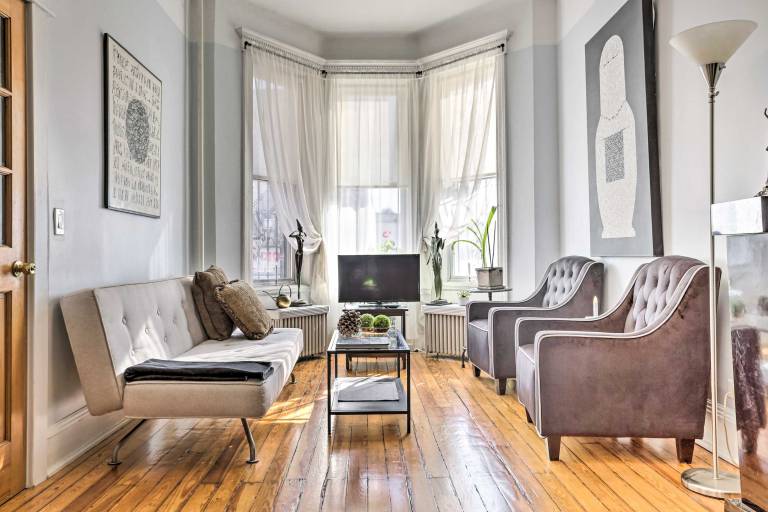 Contemporary Jersey City Abode 5 Mi to NYC