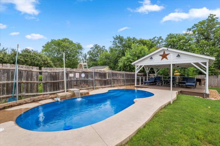 Evergreen Manor Private Pool 3BR No Stairs Retreat