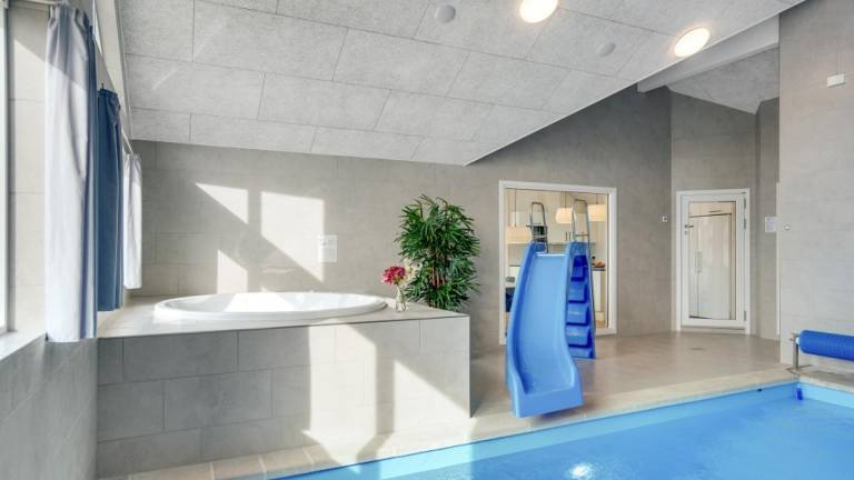 House with garden, barbeque & private pool in Sønderborg