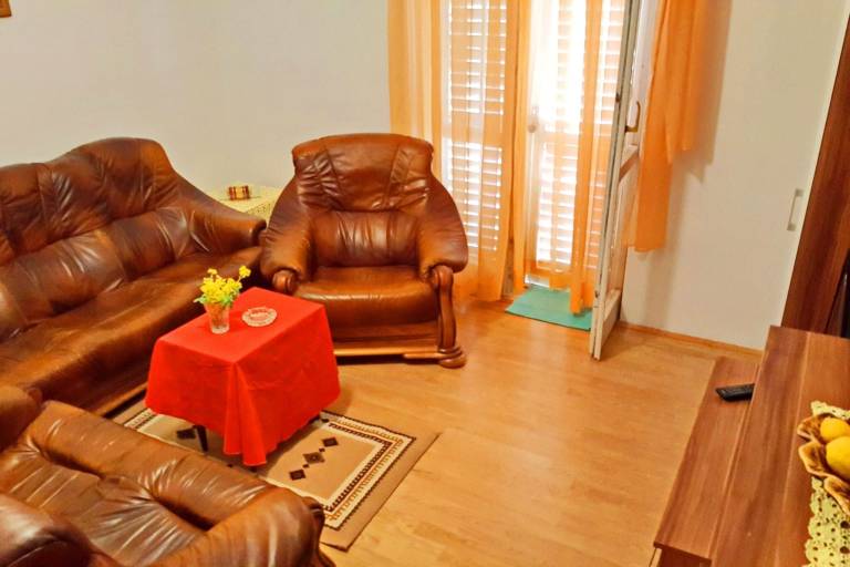 Apartment with BBQ & patio | Sea view — photo 3