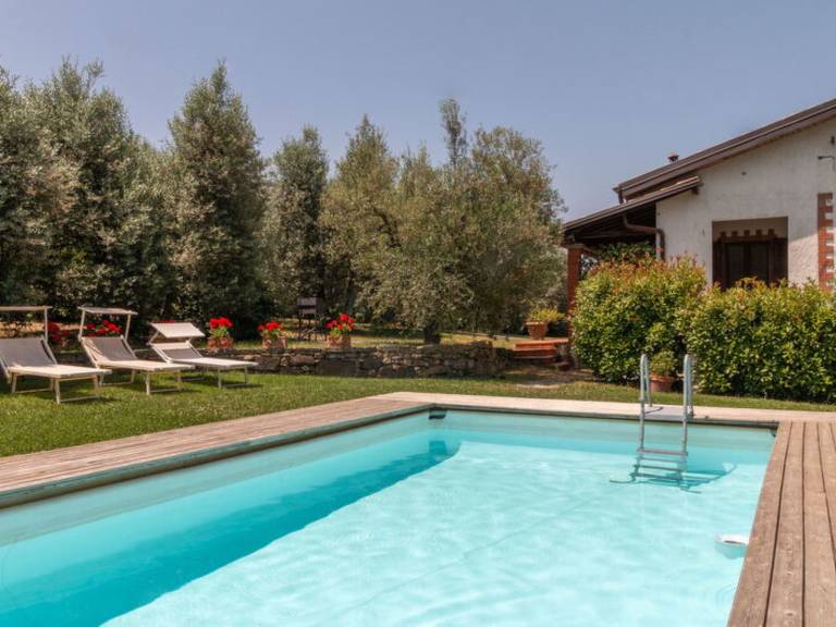Vacation home with patio, barbecue & private pool | Mountain view in Arezzo