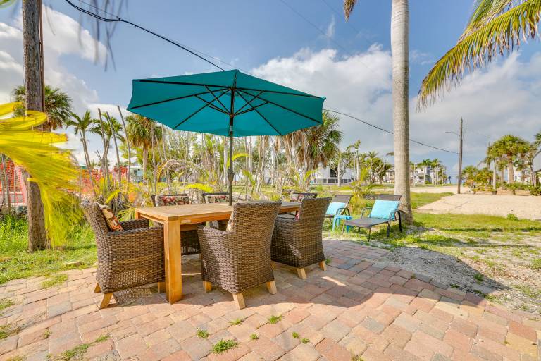 Steps to Shore: Sunny Fort Myers Beach Escape! — photo 3