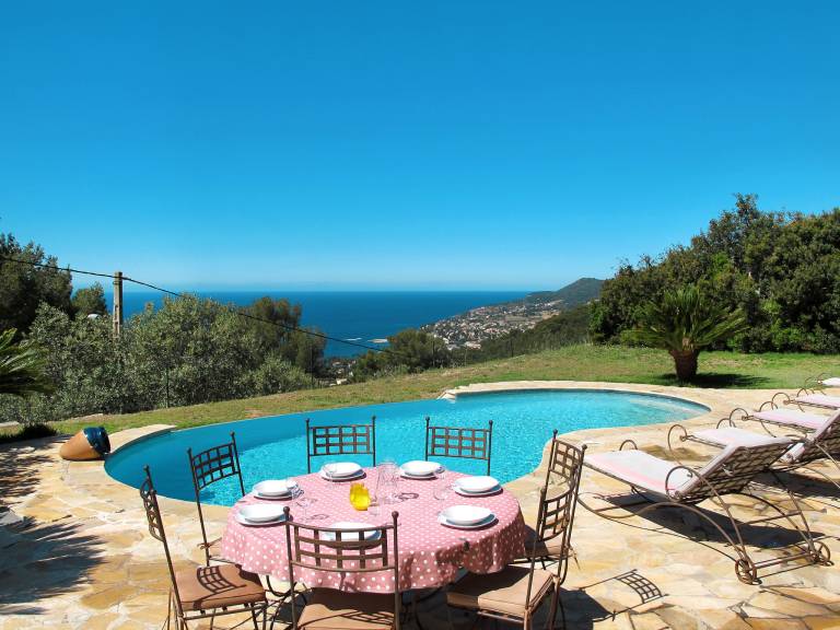 Fully equipped nice vacation home with barbecue, yard & private pool | Sea view | Dogs allowed — photo 2