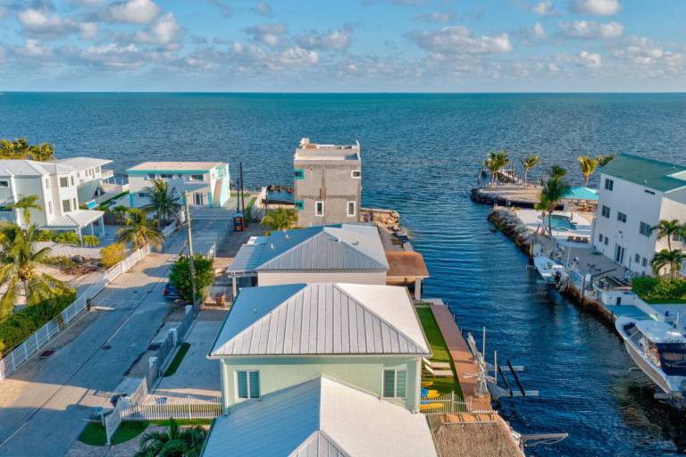 Boaters Dream! Canal-Front Coastal Retreat. — photo 4
