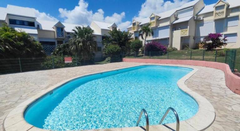 Holiday apartment with yard & pool — photo 5