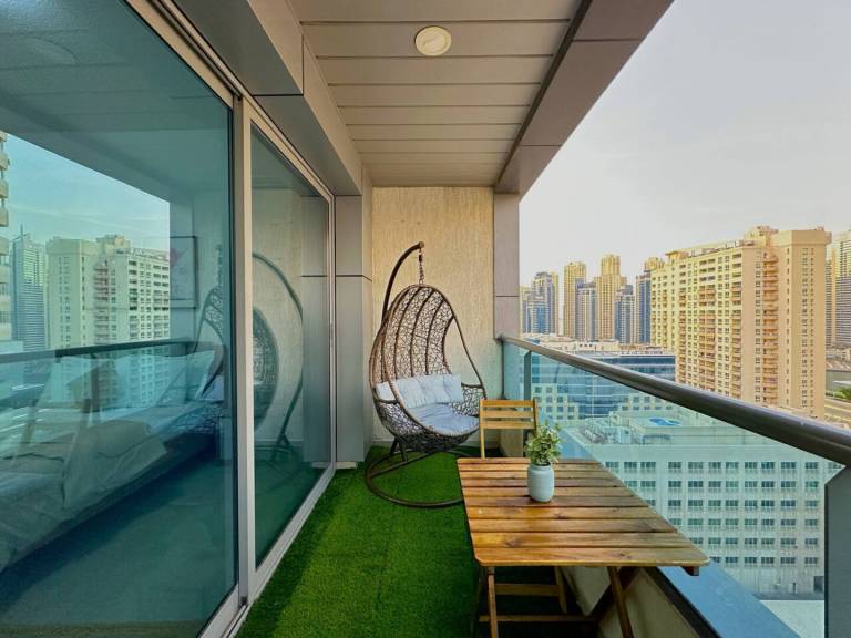 Rental apartment with pool in Dubai