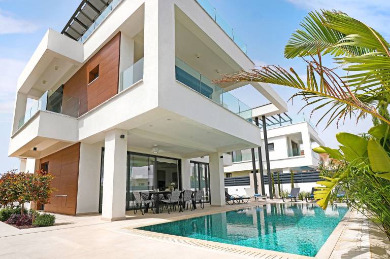 Villa Paralimni