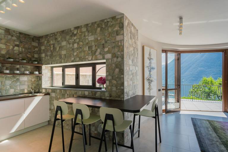 Family-oriented villa with BBQ, terrace & yard | Lake view | Pets allowed — photo 3