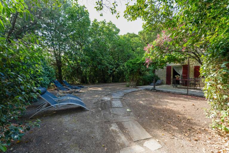 House with fast internet, barbeque & patio | Garden view in Tarascon