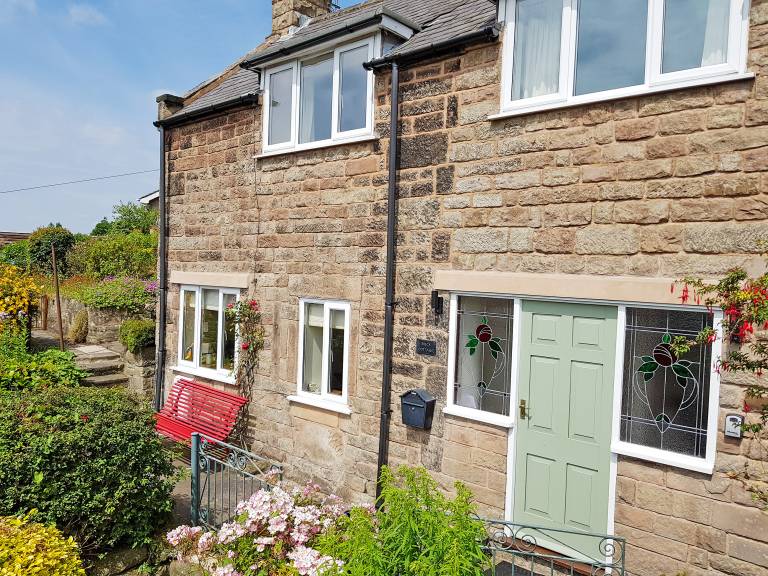 Family-friendly nice cottage with patio & yard | Pet-friendly — photo 3