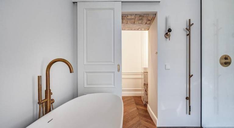 New! Luxury Old town apartment — photo 4