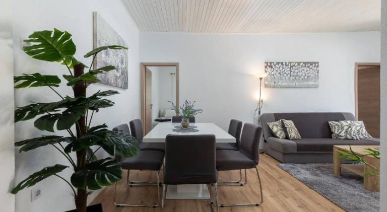 Apartment with BBQ, terrace & garden — photo 3