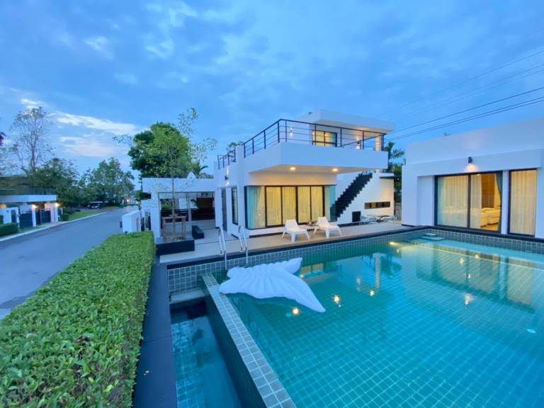Villa with pool, BBQ & garden — photo 3