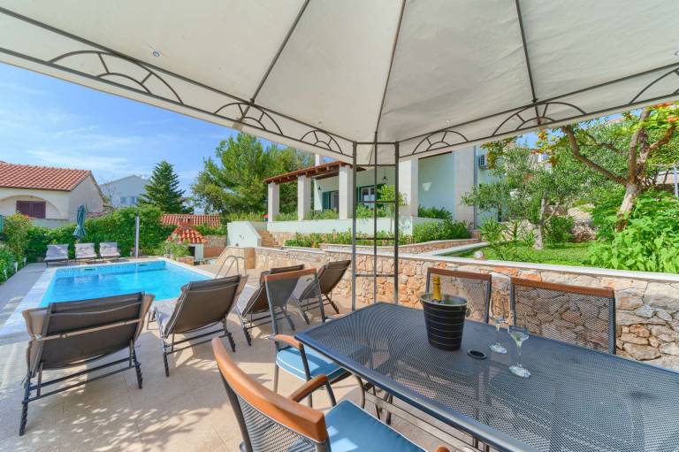 Holiday House Ariana - lovely holiday home with a pool near the beach by MyWaycation — photo 5