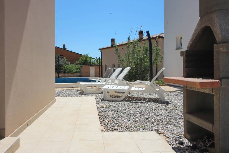 Villa with barbeque, terrace & pool — photo 5