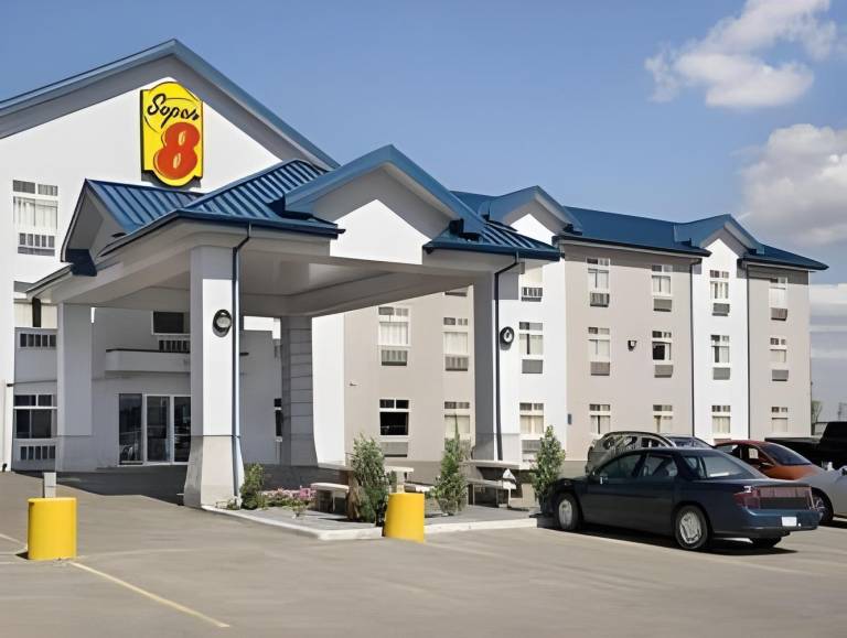 Super 8 By Wyndham Fort Saskatchewan in Fort Saskatchewan, AB