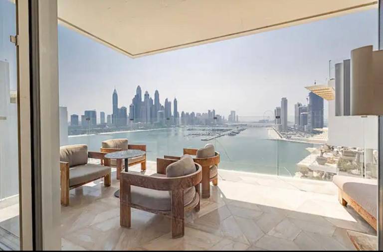 Holiday apartment with pool & yard in Abu Dhabi