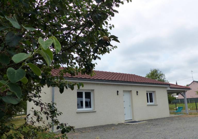 Gite with patio & yard in Vichy